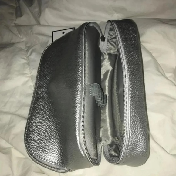 Macy’s Makeup Bag (needs to go send offers asap) - Picture 4 of 4